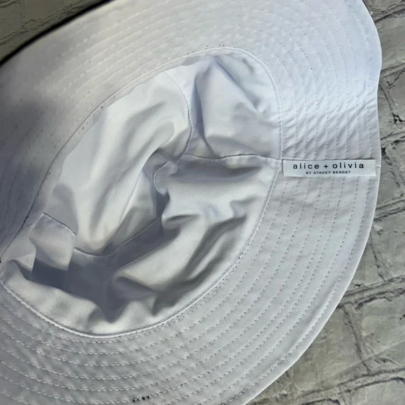 ALICE + OLIVIA BY STACEY BENDET REVERSIBLE DAISY WOMEN’S BUCKET - Picture 6 of 7